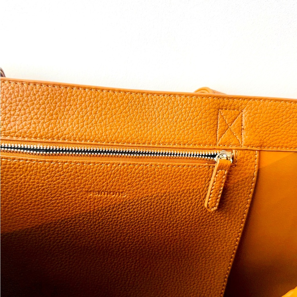 Simons Leather Tote - Picture 3 of 5